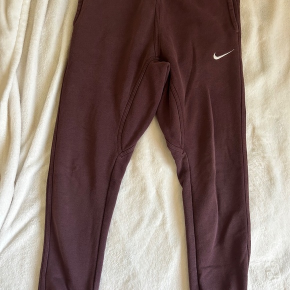 Nike Joggers burgundy color - Picture 2 of 5